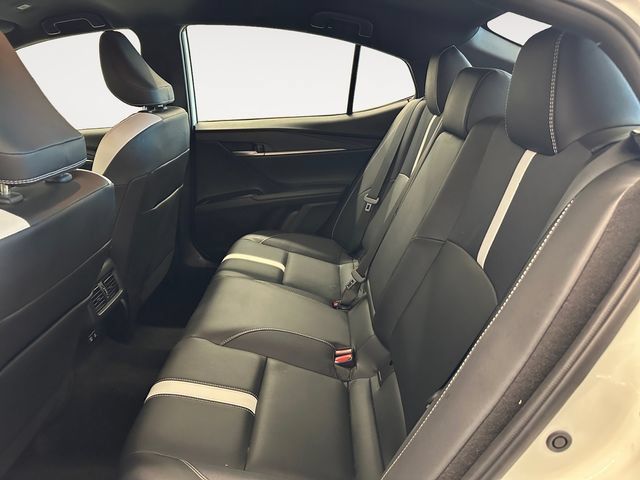 Used 2025 Toyota Camry SE FWD image 13