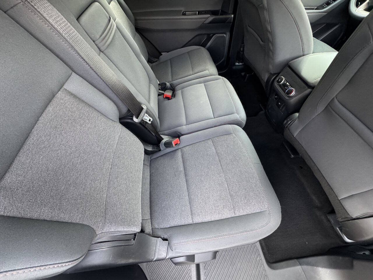 Used 2025 Ford Explorer Active RWD image 33
