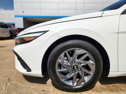 Used 2024 Hyundai Elantra SEL FWD image 8