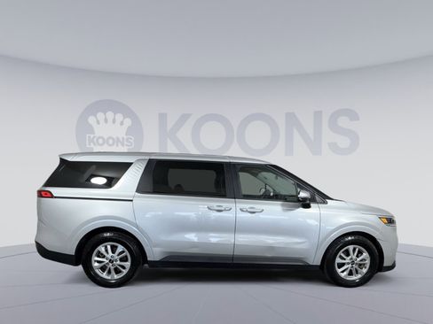 Used 2023 Kia Carnival LX image 8