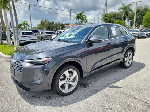 Used 2025 Audi Q5 Premium Plus w/ Premium Plus AWD/4WD image 2