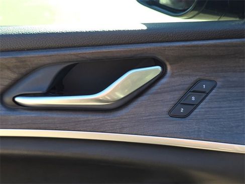 Used 2023 Jeep Grand Cherokee Limited image 18