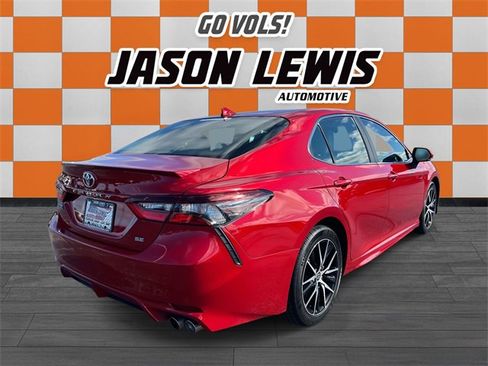 Used 2024 Toyota Camry SE image 4