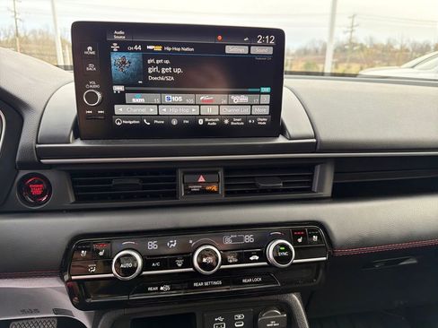 Used 2025 Honda Pilot Black Edition image 17