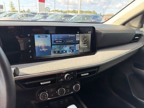 Certified 2025 Nissan Kicks SV image 19