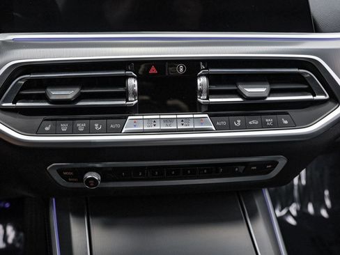 Used 2022 BMW X5 xDrive40i w/ Parking Assistance Package image 26