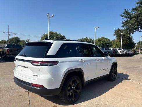 Used 2023 Jeep Grand Cherokee Limited w/ Black Appearance Package AWD/4WD image 5