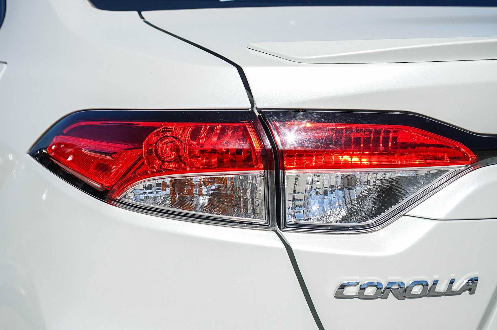 Used 2020 Toyota Corolla SE w/ Carpet Mat Package (TMS) FWD image 9