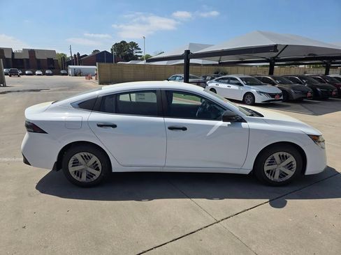 New 2026 Nissan Sentra SR w/ Floor Mat Package FWD image 6