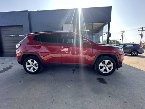 Used 2019 Jeep Compass Latitude FWD image 9