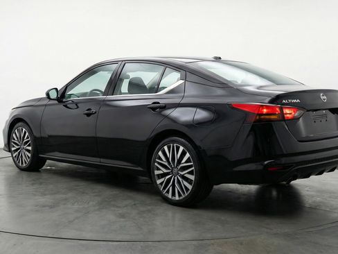 Used 2025 Nissan Altima 2.5 SV image 6