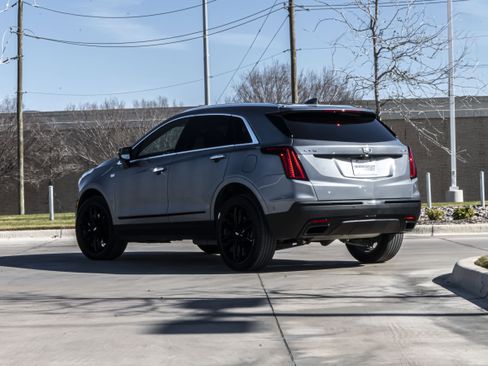 Used 2022 Cadillac XT5 Premium Luxury w/ LPO, ONYX Package image 3