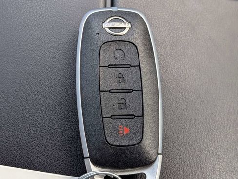 Used 2023 Nissan Rogue SV FWD image 29