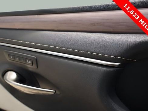 Used 2025 Lexus ES 300h w/ Premium Package image 21