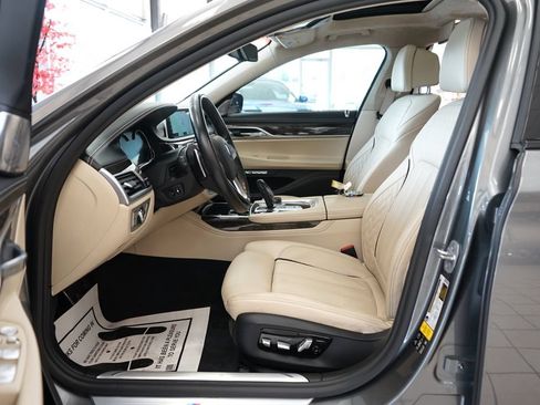 Used 2018 BMW 750i xDrive AWD/4WD image 31