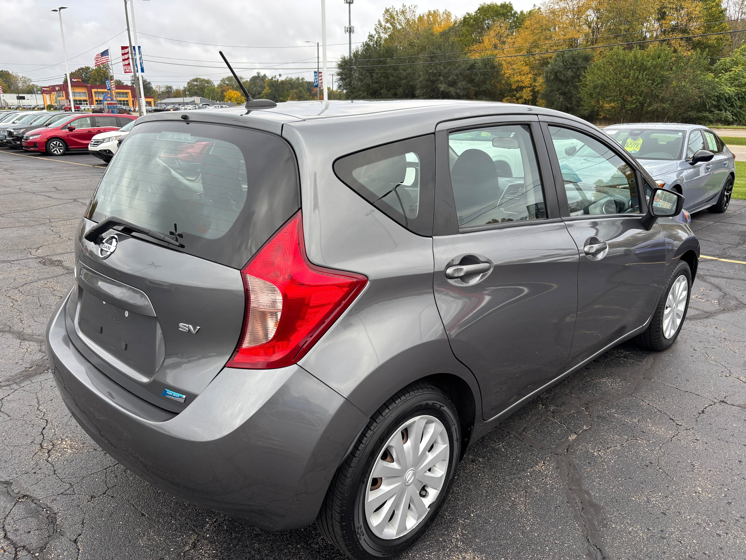 Used 2016 Nissan Versa Note SV FWD image 6