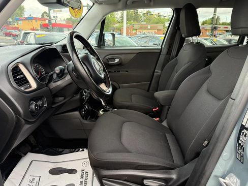 Used 2016 Jeep Renegade Latitude AWD/4WD image 10