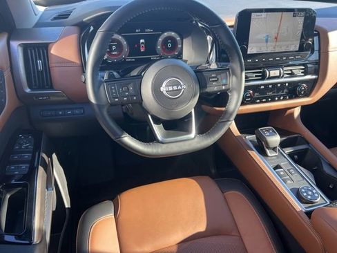 Used 2025 Nissan Pathfinder Platinum image 42