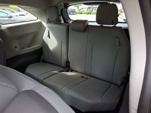 Used 2021 Toyota Sienna XLE AWD/4WD image 13