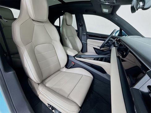 Used 2025 Porsche Macan 4 Electric image 29