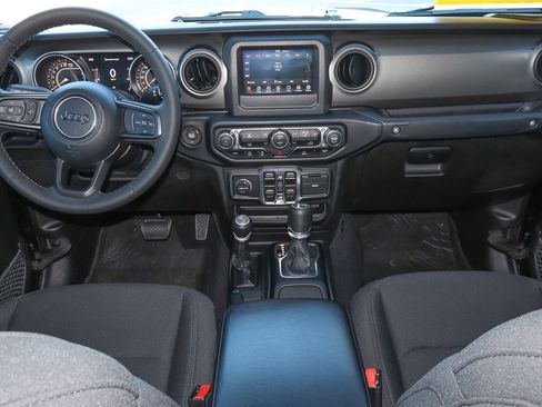 Used 2023 Jeep Gladiator Willys image 10