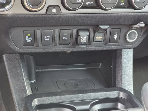 Used 2020 Toyota Tacoma TRD Off-Road w/ Advanced Technology Package AWD/4WD image 20