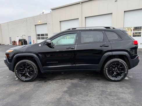 Used 2017 Jeep Cherokee Trailhawk w/ Cold Weather Group image 2