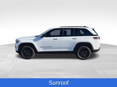 Used 2025 Jeep Grand Cherokee Altitude image 6