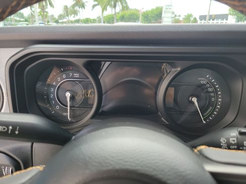 Used 2024 Jeep Wrangler Unlimited AWD/4WD image 27