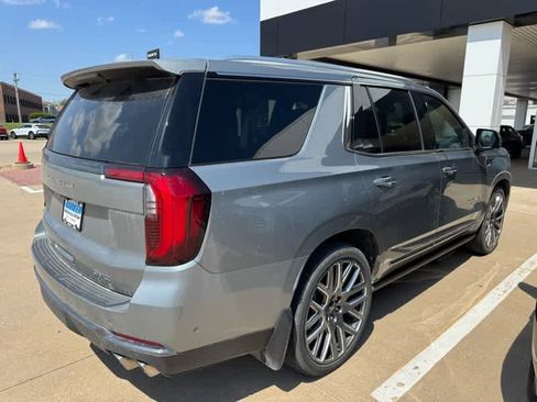 Used 2025 GMC Yukon Denali Ultimate AWD/4WD image 2