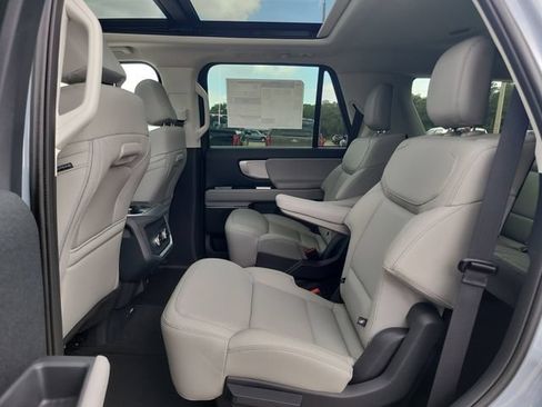New 2026 Ford Expedition Active RWD image 16