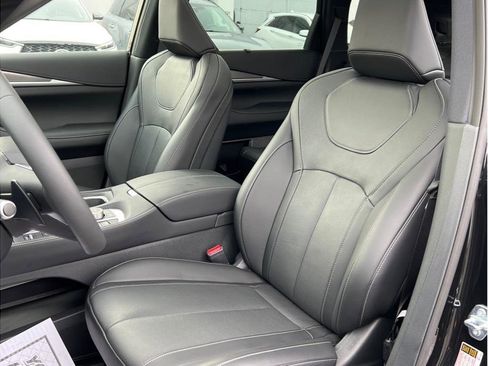 Used 2025 INFINITI QX60 Luxe w/ Black Edition image 7