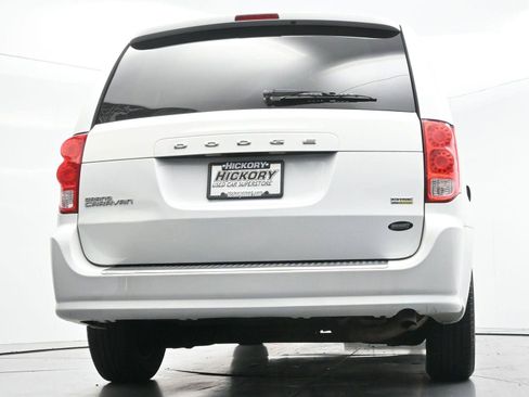 Used 2017 Dodge Grand Caravan SE FWD image 39