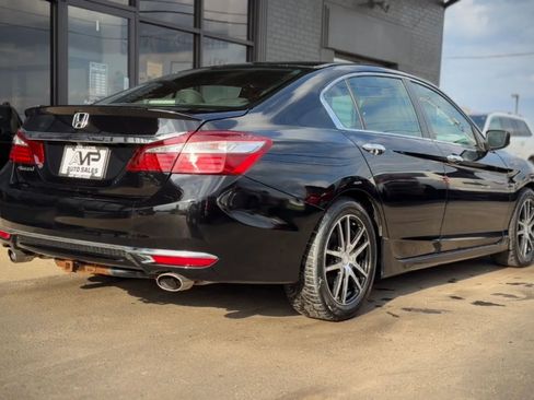 Used 2017 Honda Accord Sport image 2