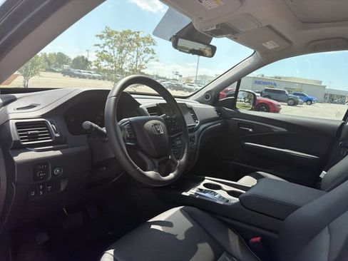 Used 2025 Honda Ridgeline RTL image 11