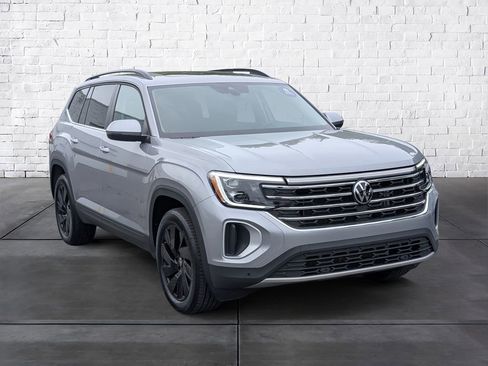 Certified 2025 Volkswagen Atlas SE w/ Panoramic Sunroof Package FWD image 1