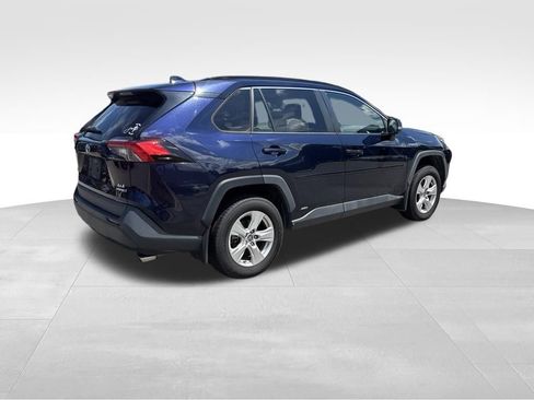 Used 2021 Toyota RAV4 XLE w/ Convenience Package AWD/4WD image 3