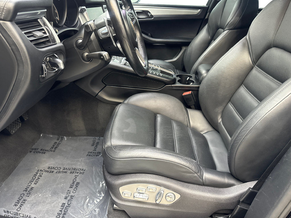 Used 2020 Porsche Macan Turbo AWD/4WD image 27