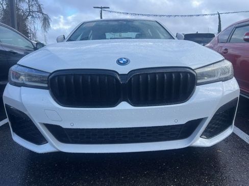 Used 2023 BMW 530e w/ M Sport Package image 4