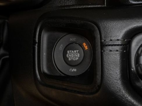 Used 2025 Jeep Wrangler Unlimited Sahara AWD/4WD image 16