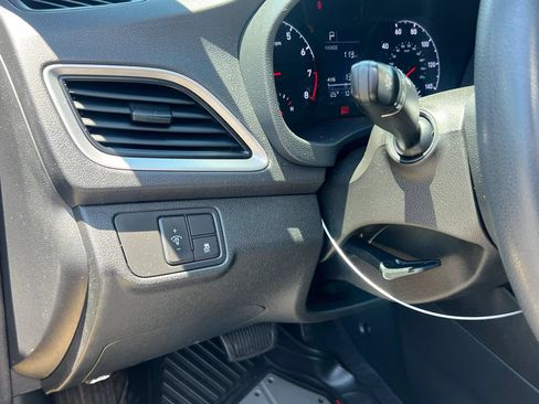 Used 2019 Hyundai Accent SE FWD image 10