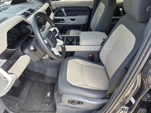 Certified 2024 Land Rover Defender 110 X-Dynamic SE AWD/4WD image 10