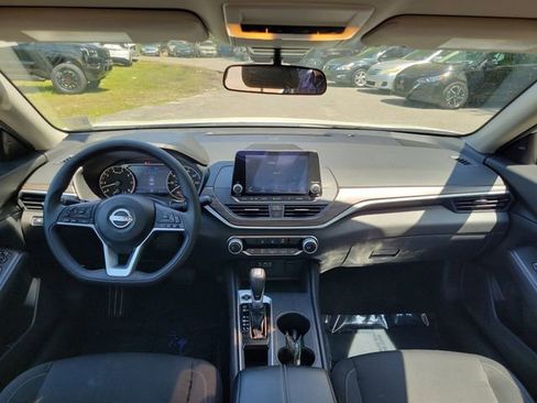 Used 2025 Nissan Altima 2.5 SV image 22