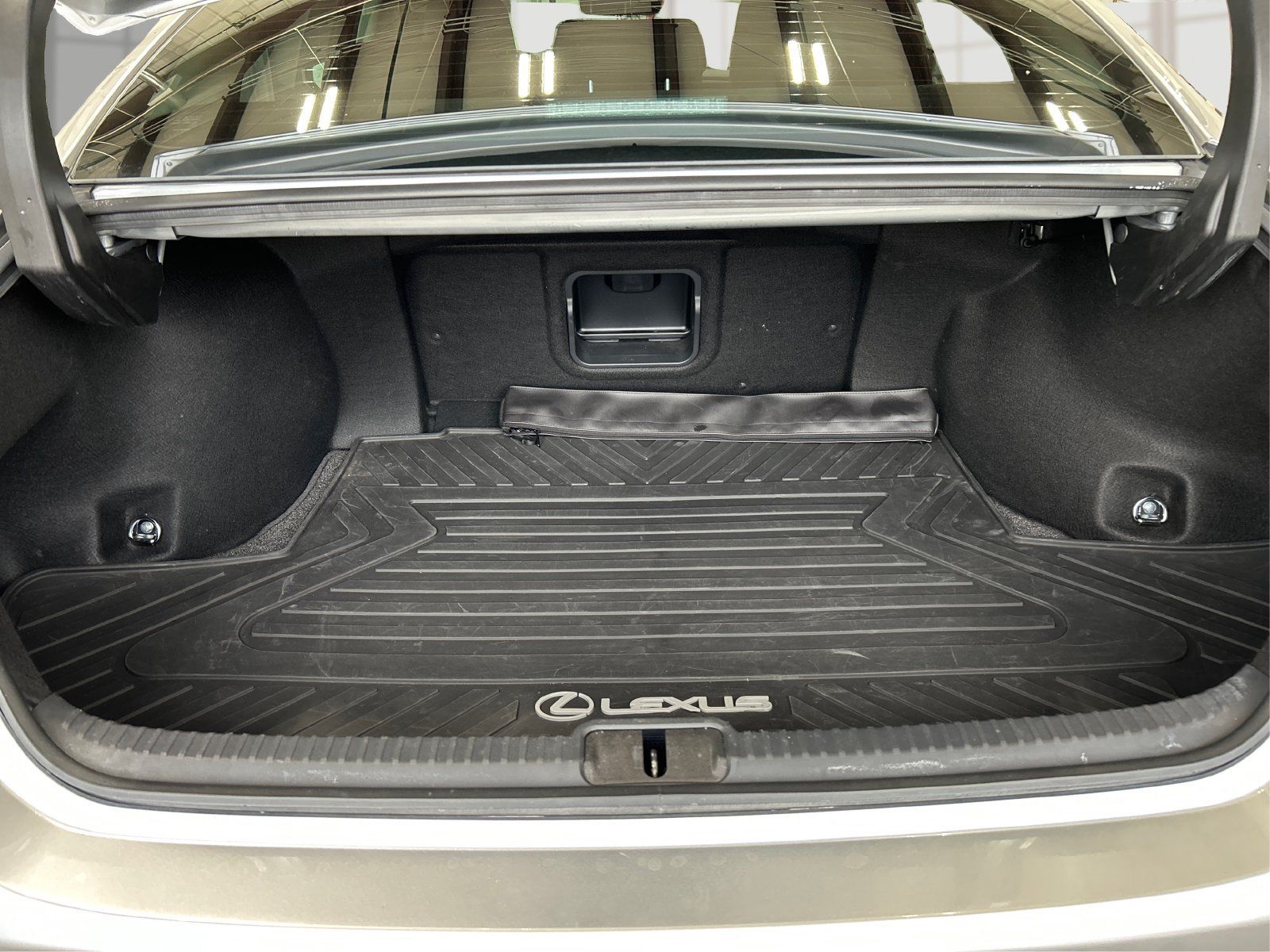 Used 2025 Lexus ES 350 w/ Accessory Package (Z1) FWD image 12