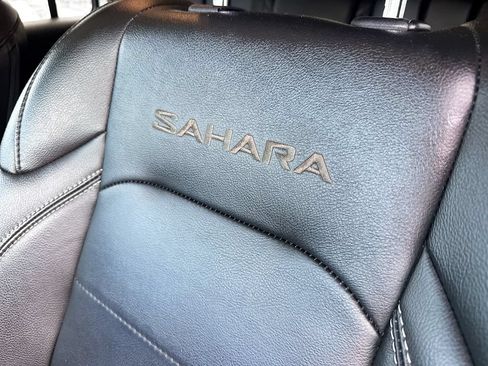 Used 2023 Jeep Wrangler Unlimited Sahara w/ Cold Weather Group AWD/4WD image 26