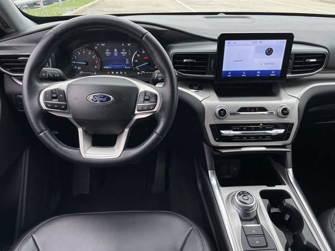 Used 2022 Ford Explorer XLT w/ Equipment Group 202A AWD/4WD image 12