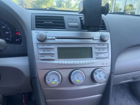 Used 2011 Toyota Camry LE FWD image 7