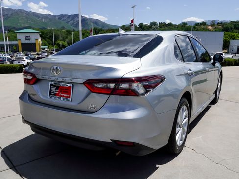 Certified 2022 Toyota Camry LE AWD/4WD image 8