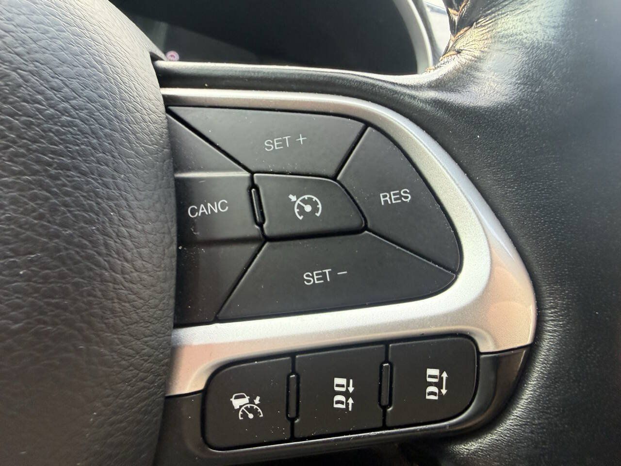 Used 2021 Jeep Compass Limited w/ Sun and Sound Group AWD/4WD image 24