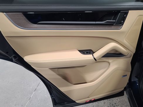 New 2026 Porsche Cayenne image 26